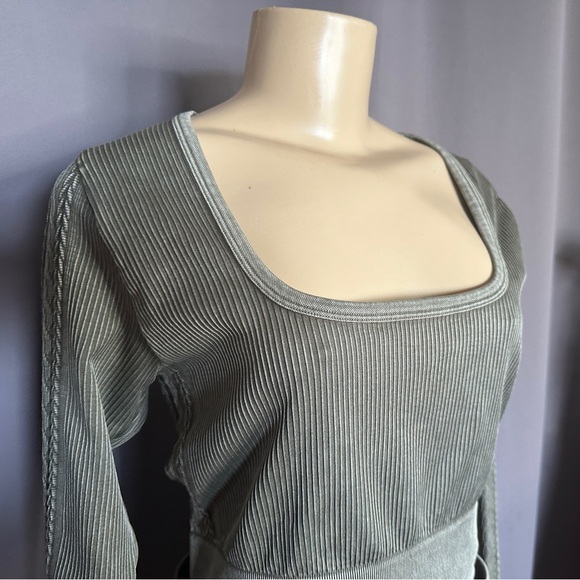 🆕 OFFLINE BY AERIE Long-sleeve Cropped Athletic Top - Picture 3 of 7